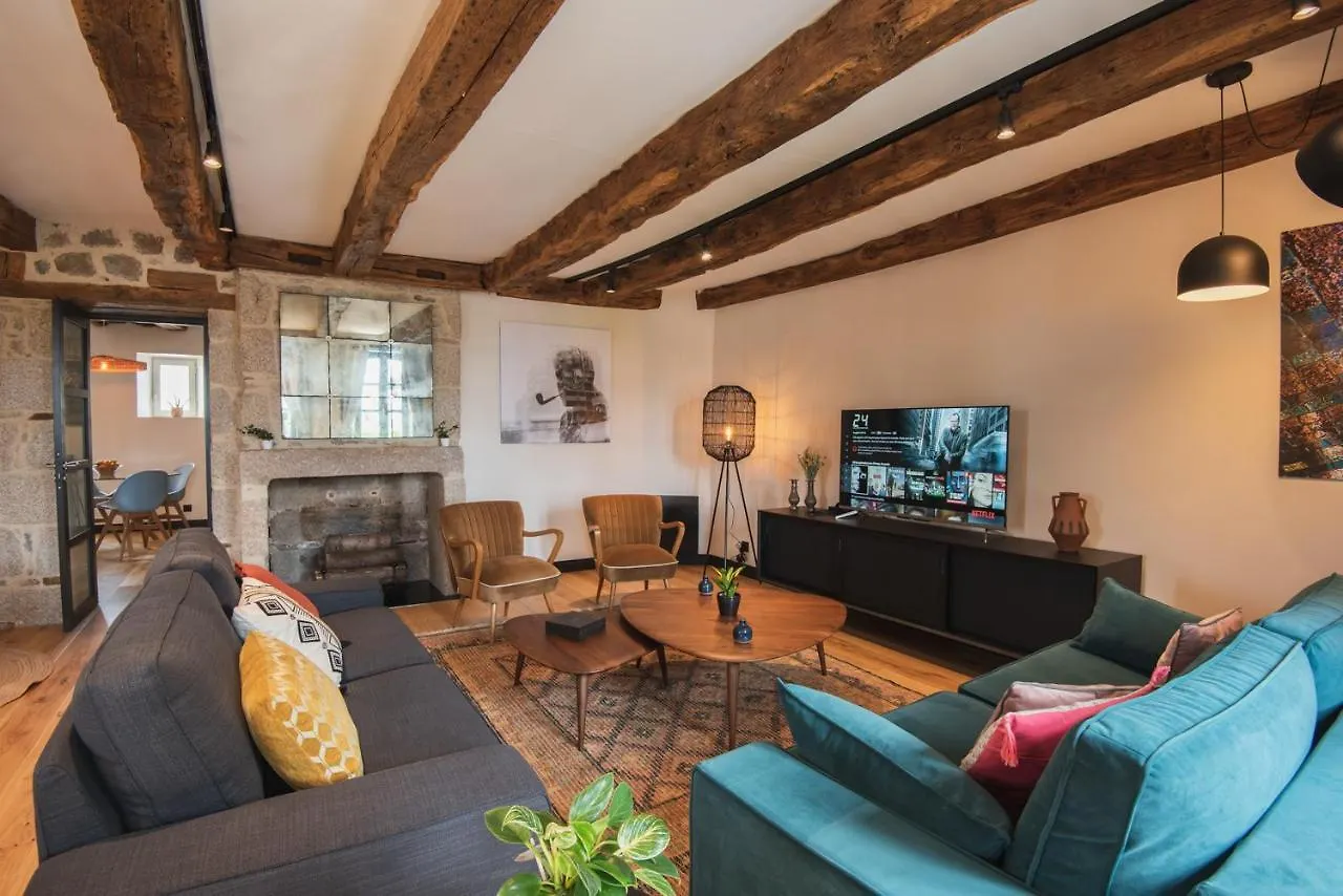 Luxury Two-Bedroom Apartment Dinan Fransa