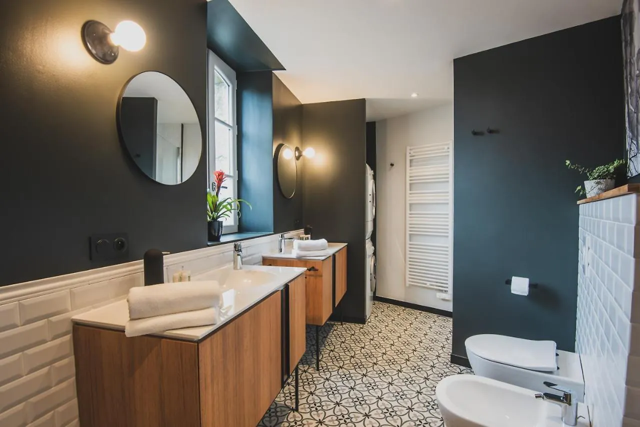Luxury Two-Bedroom Apartment Dinan