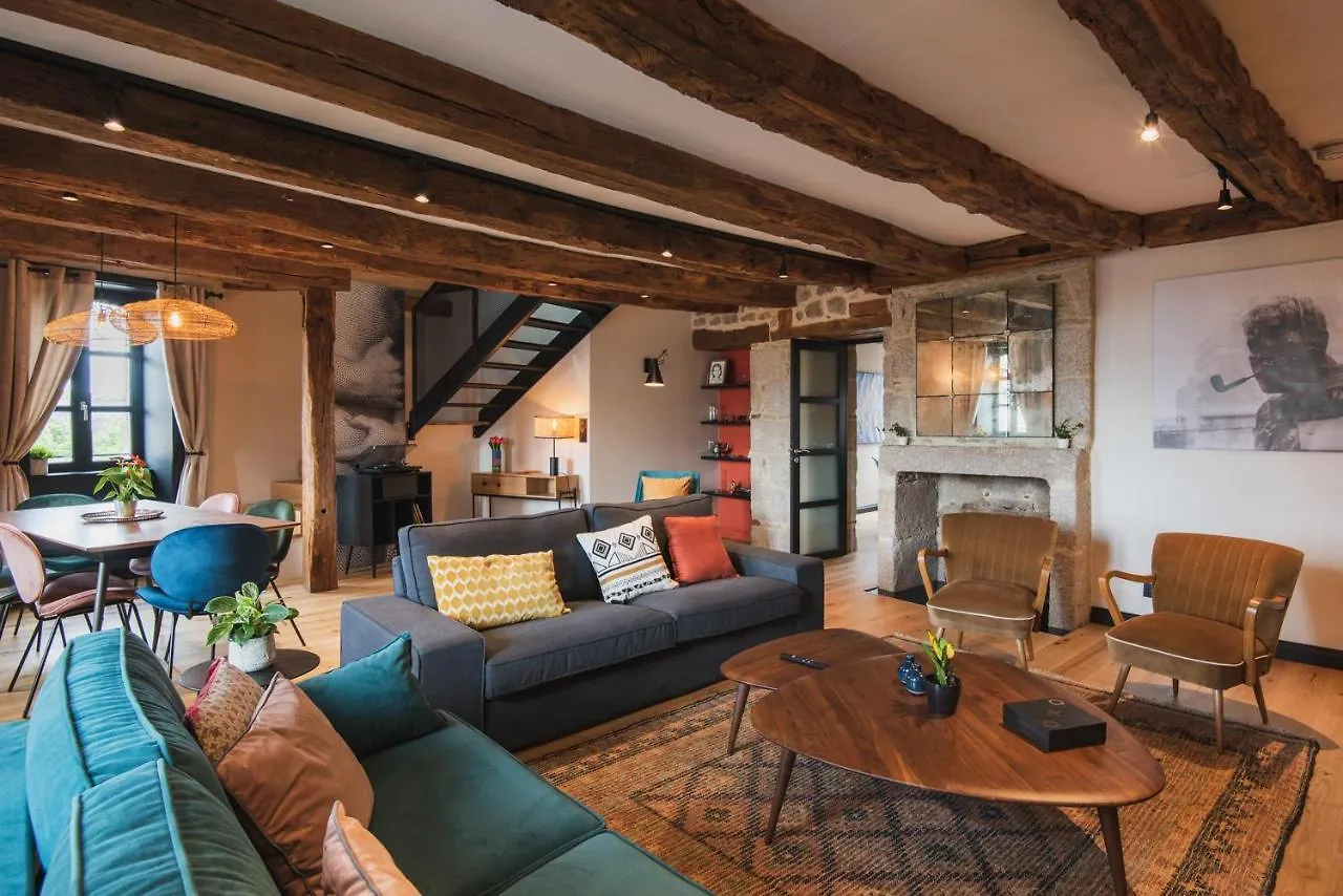 Luxury Two-Bedroom Apartment Dinan