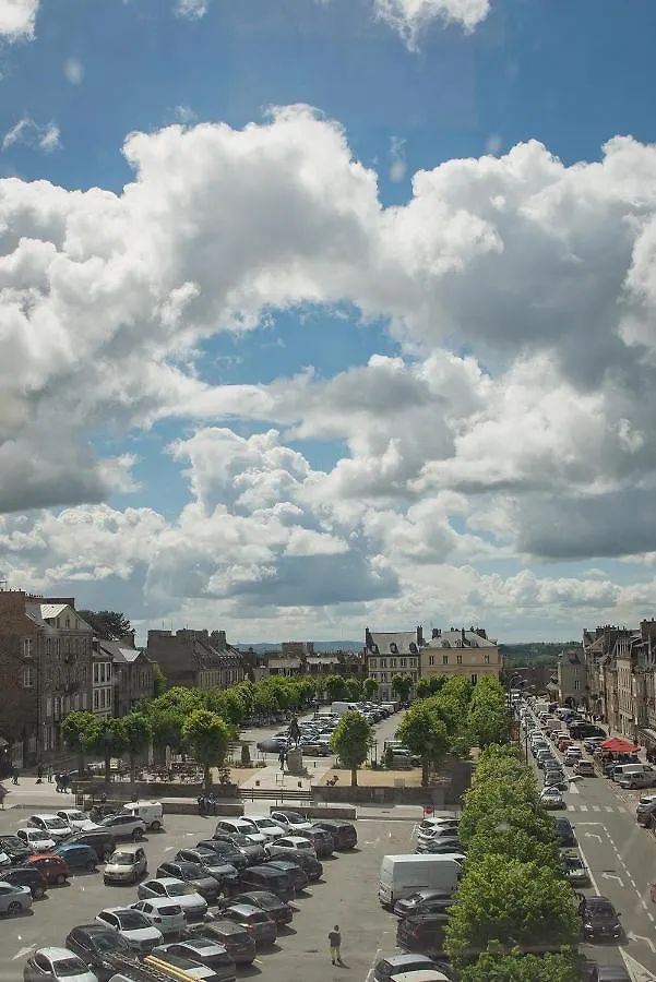 Luxury Two-Bedroom Apartment Dinan