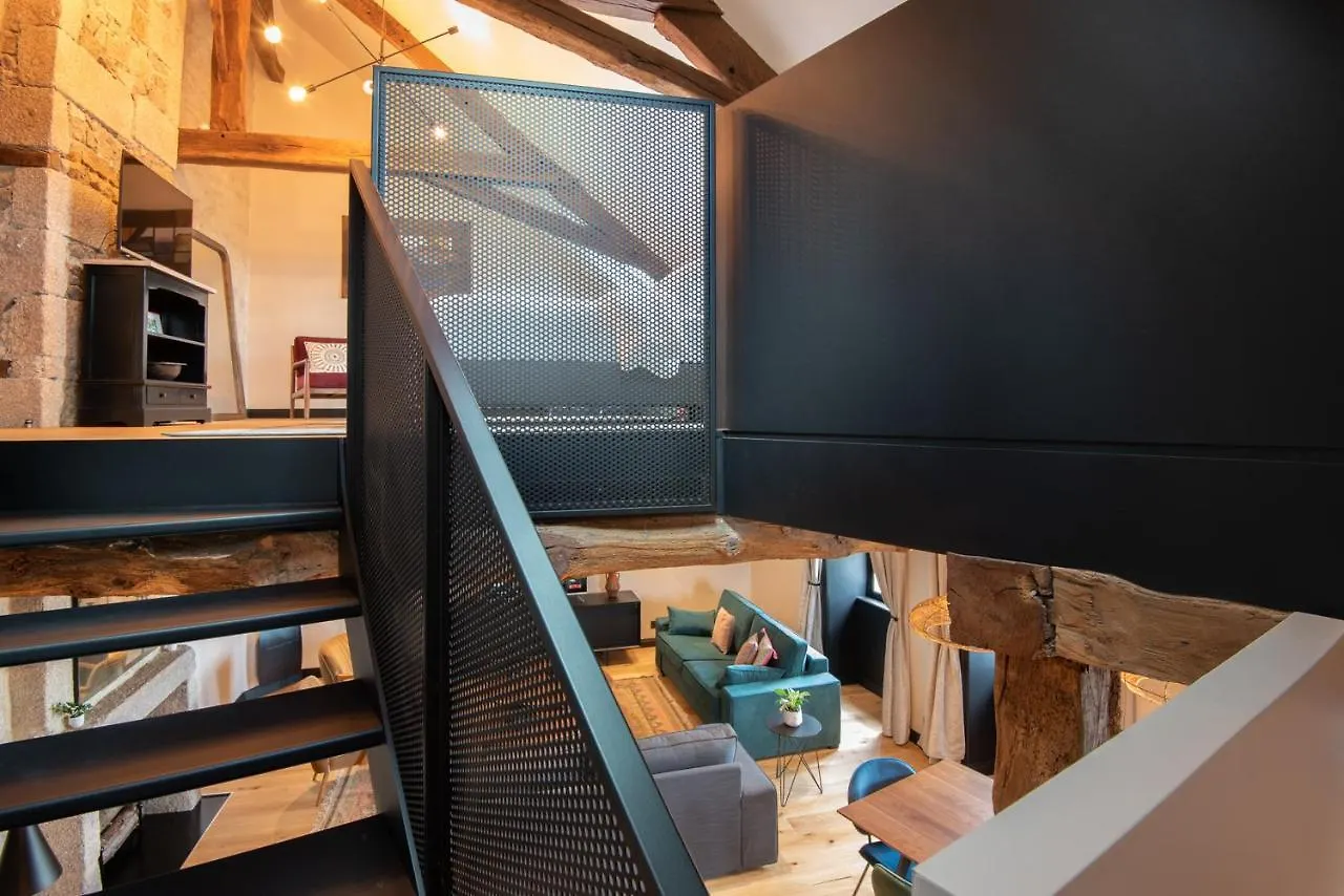 Luxury Two-Bedroom Apartment Dinan