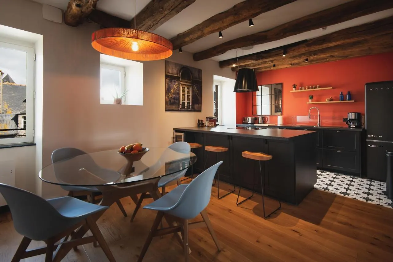 Luxury Two-Bedroom Apartment Dinan