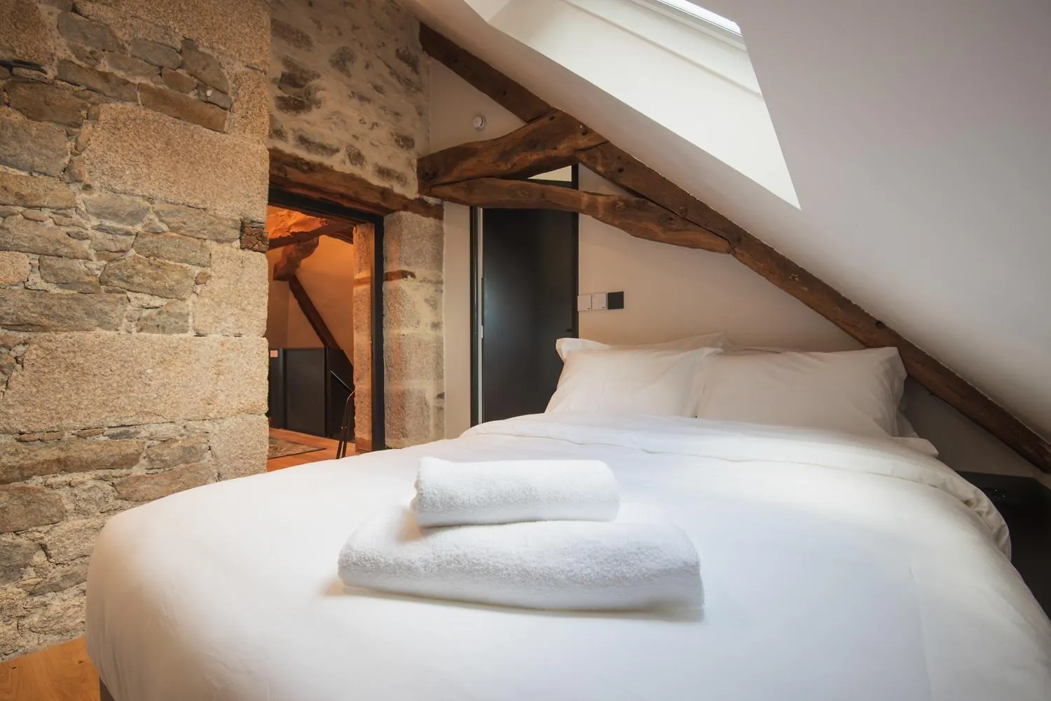Luxury Two-Bedroom Apartment Dinan